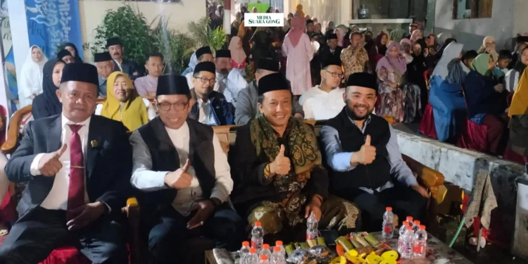 Anggota DPRD Kota Batu dari Dapil 4 Kecamatan Junrejo, Agung Sugiyono menggelar acara syukuran yang unik dengan mengundang Cak Percil,