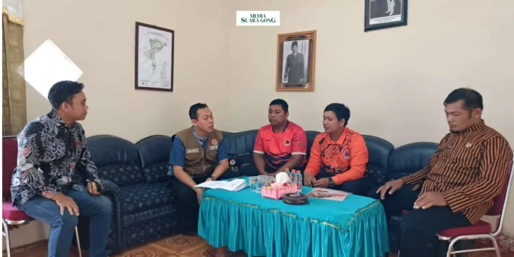 warga di 4 pedukuhan Desa Ringinsari Kecamatan Sumbermanjing Wetan, Kabupaten Malang mengalami krisis air bersih.