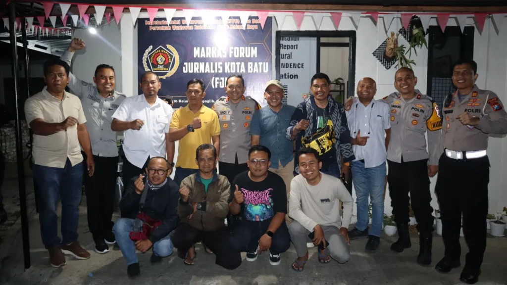 Kapolres Batu silaturahmi bareng wartawan Kota Batu, hal ini dilakukan sebagai bentuk upaya menajaga kondusifitas Kota Batu.