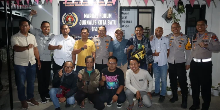 Kapolres Batu silaturahmi bareng wartawan Kota Batu, hal ini dilakukan sebagai bentuk upaya menajaga kondusifitas Kota Batu.