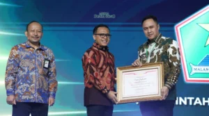 Pj. Iwan Kurniawan Terima Penghargaan Inovasi Pendidikan Inklusif (Prokopim/Media Suaragong)