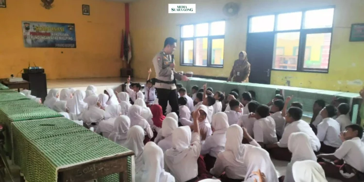 Polres Malang melakukan Sosialisasi bahaya bullying di sekolah-sekolah Kabupaten Malang. Salah satunya digelar di SDN Kendalpayak/