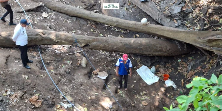 Sumber Umbul Sengkaring dalam kondisi kering, Warga Desa Tulungrejo, Kecamatan Donomulyo, Kabupaten Malang, harus bergantung pada pompa untuk mendapatkan air