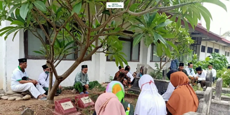 Pihak Majelis Wakil Cabang (MWC) Nahdlatul Ulama (NU) Kecamatan Gedangan, Kabupaten Malang, menyelenggarakan ziarah makam muassis