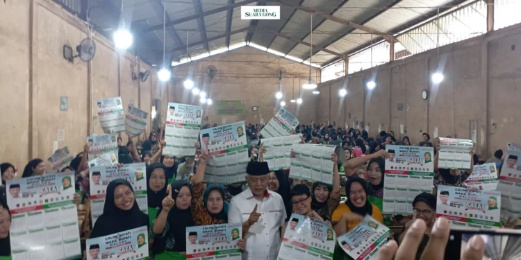 FT. Sanusi saat menghadiri acara silaturahmi dan perkenalan Pasangan Calon (Paslon) Sanusi-Lathifah (SaLaf) di pabrik rokok CV Putra Mas Sejahtera, Kecamatan Pakisaji, Kabupaten Malang.