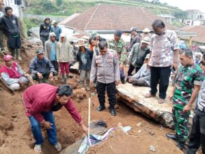 FT : Kasat Reskrim Polres Batu, AKP Rudi Kiswoyo, mengonfirmasi Para Korban/sc : Mf