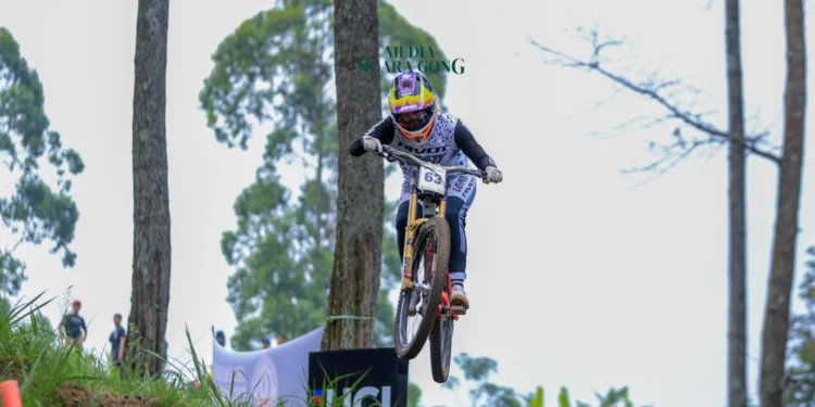 Ft : Downhill 76 Indonesian Downhill 2024 Seeding Run di Klemuk Bike Park, Sc : Mf