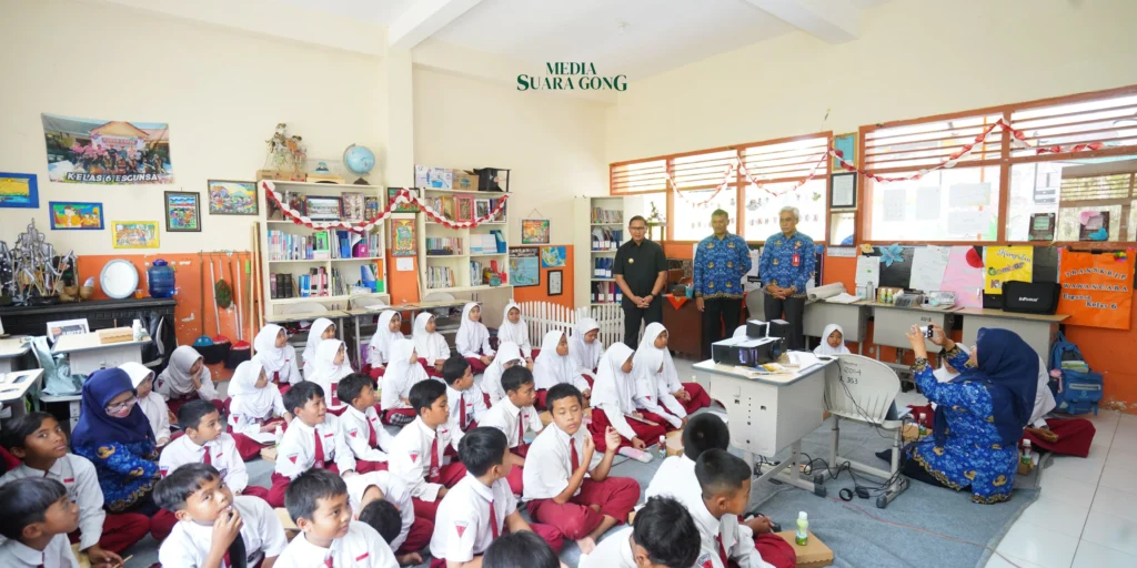 PJ. Wali Kota Batu Keliling Sekolah Uji Coba Makan Siang Bergizi Gratis, Sukseskan Program Pemerintah