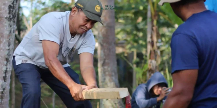 Cangkru'an Nyawiji Desa Jambangan di Kecamatan Dampit, Malang, menjadi wadah diskusi penting untuk membahas pembangunan dan aspirasi masyarakat, melibatkan tokoh agama, pemuda, dan pemerintah desa