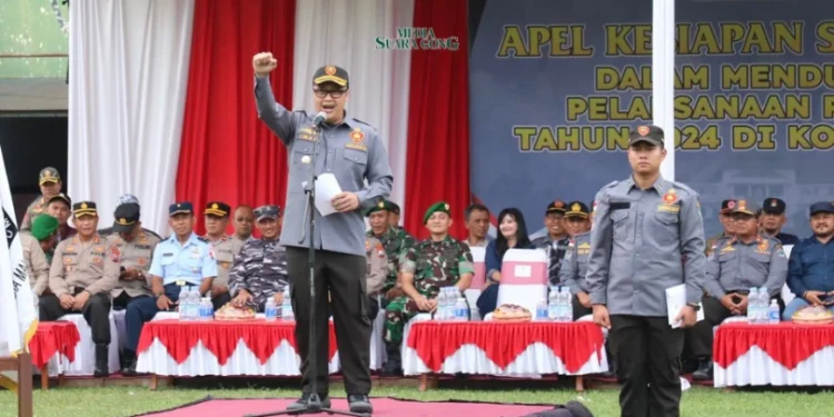 Pj. Walikota Iwan Kurniawan: Satlinmas Pahlawan Pilkada Malang! (Prokopim/Media Suaragong)