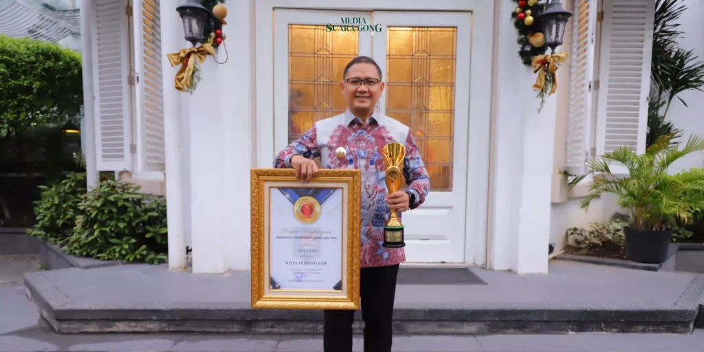 Pj Wali Kota Batu Terima Penghargaan Inovative Government Award (IGA) 2024 dimana Menjadikan Kota Batu sebagai Kota terinovatif