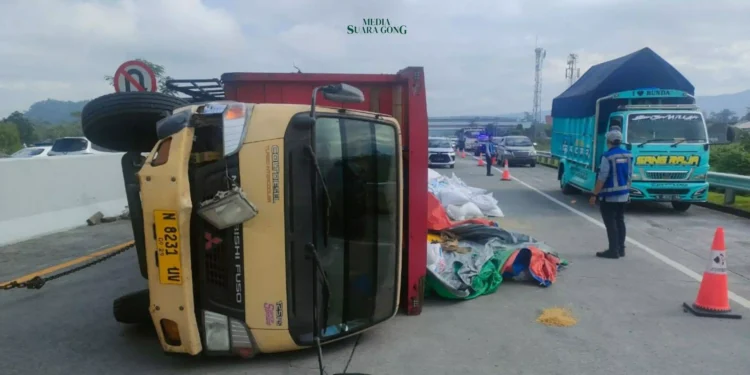 Insiden kecelakaan beruntun kembali terjadi di Jalan Tol Malang-Pandaan (Mapan), tepatnya di KM 85.500 A, Kecamatan Singosari, Kabupaten Malang, Senin (2/12/2024) pagi.